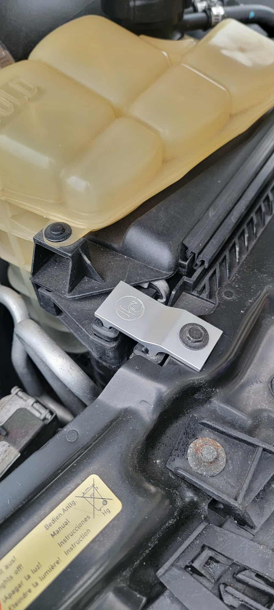 E39 Upper Radiator Bracket