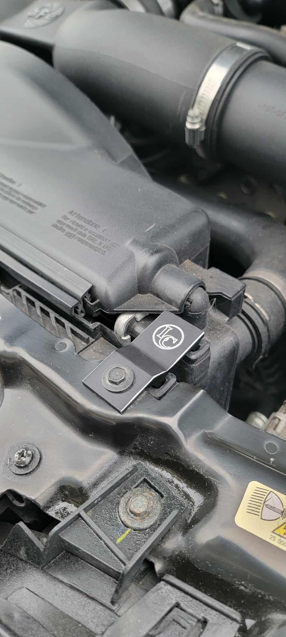 E39 Upper Radiator Bracket