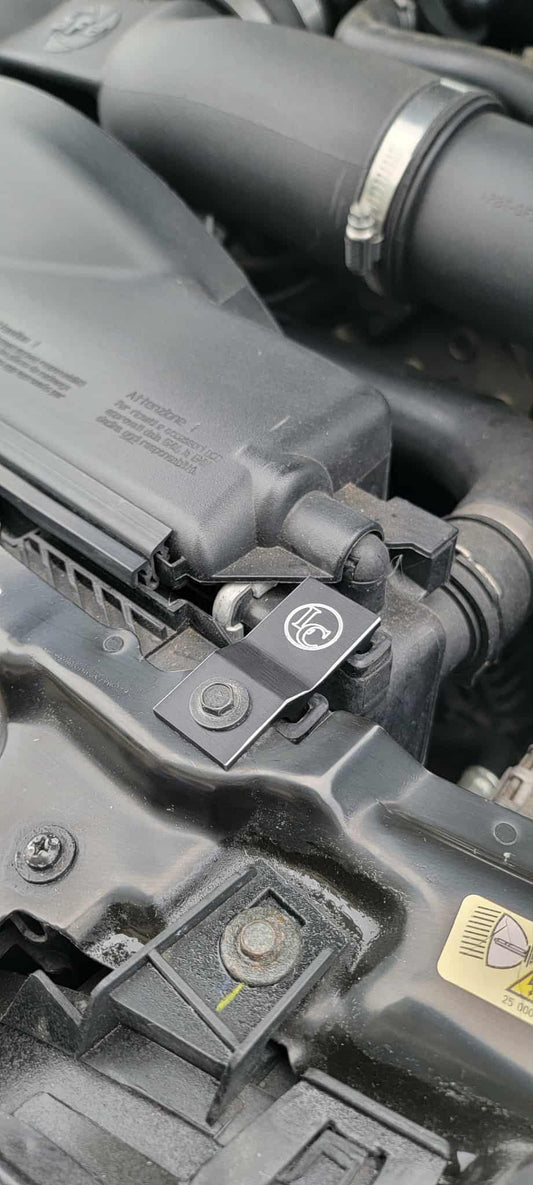 E39 Upper Radiator Bracket